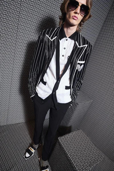 Look 30